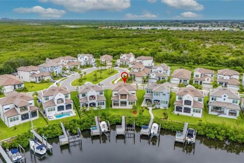 House in Ruskin, Florida 4 bedrooms, 270.62 sq.m. № 2404666 - photo 8