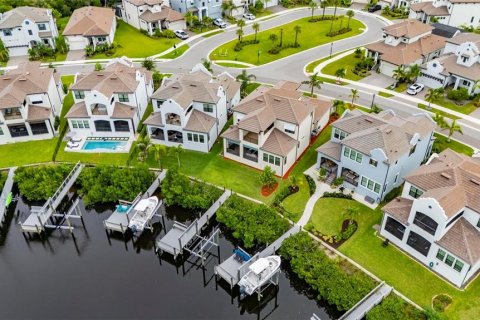 House in Ruskin, Florida 4 bedrooms, 270.62 sq.m. № 2404666 - photo 10