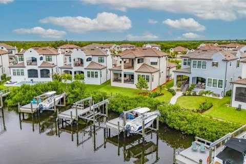 House in Ruskin, Florida 4 bedrooms, 270.62 sq.m. № 2404666 - photo 11