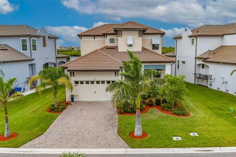 House in Ruskin, Florida 4 bedrooms, 270.62 sq.m. № 2404666