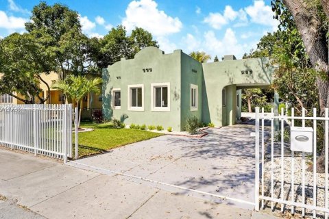 Villa ou maison à Miami, Floride 2 chambres, 93.27 m2 № 2026514