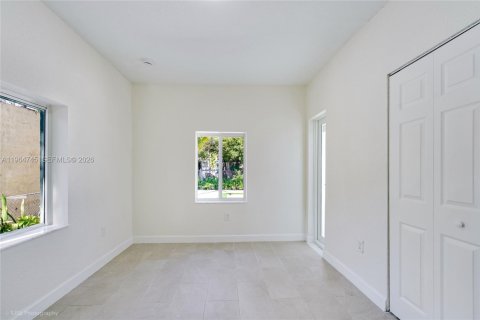 Villa ou maison à vendre à Miami, Floride: 2 chambres, 93.27 m2 № 2026514 - photo 18