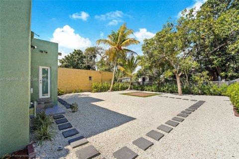 Villa ou maison à vendre à Miami, Floride: 2 chambres, 93.27 m2 № 2026514 - photo 20