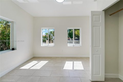 Villa ou maison à vendre à Miami, Floride: 2 chambres, 93.27 m2 № 2026514 - photo 13