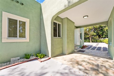 Villa ou maison à vendre à Miami, Floride: 2 chambres, 93.27 m2 № 2026514 - photo 3