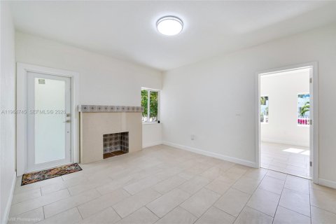 Villa ou maison à vendre à Miami, Floride: 2 chambres, 93.27 m2 № 2026514 - photo 5