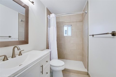 Villa ou maison à vendre à Miami, Floride: 2 chambres, 93.27 m2 № 2026514 - photo 15