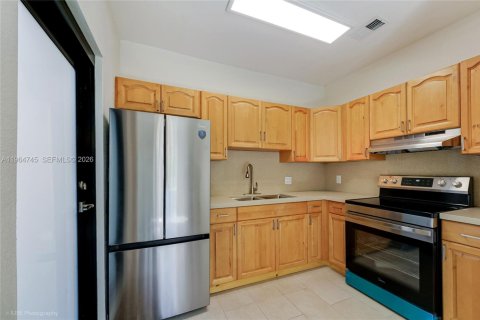 Villa ou maison à vendre à Miami, Floride: 2 chambres, 93.27 m2 № 2026514 - photo 9