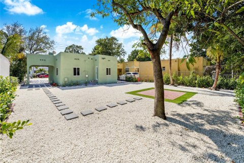 Villa ou maison à vendre à Miami, Floride: 2 chambres, 93.27 m2 № 2026514 - photo 23