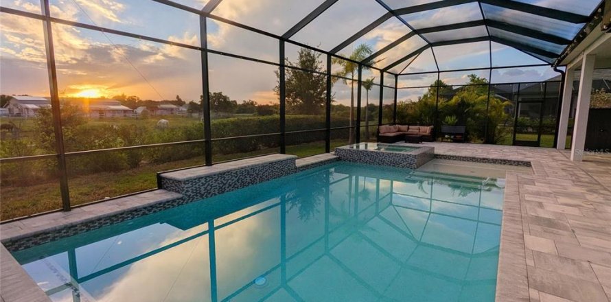 House in Sarasota, Florida 4 bedrooms, 232.26 sq.m. № 2115023