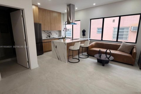 Apartamento en alquiler en Miami, Florida, 2 dormitorios, 68.28 m2 № 1993034 - foto 1