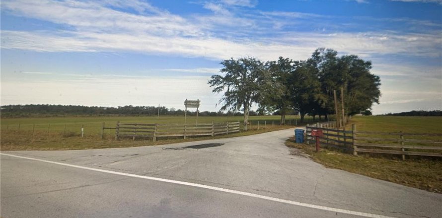 Terrain à Brooksville, Floride № 2411451
