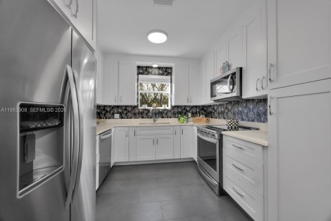 Casa en venta en Miami, Florida, 2 dormitorios, 103.31 m2 № 2007984 - foto 6