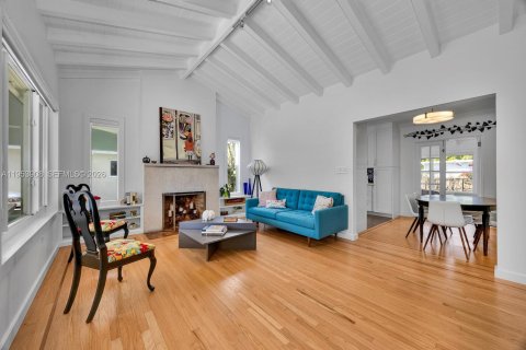 Casa en venta en Miami, Florida, 2 dormitorios, 103.31 m2 № 2007984 - foto 3