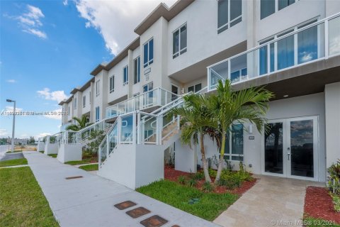 Copropriété à louer à Doral, Floride: 3 chambres, 126.35 m2 № 1950836 - photo 3