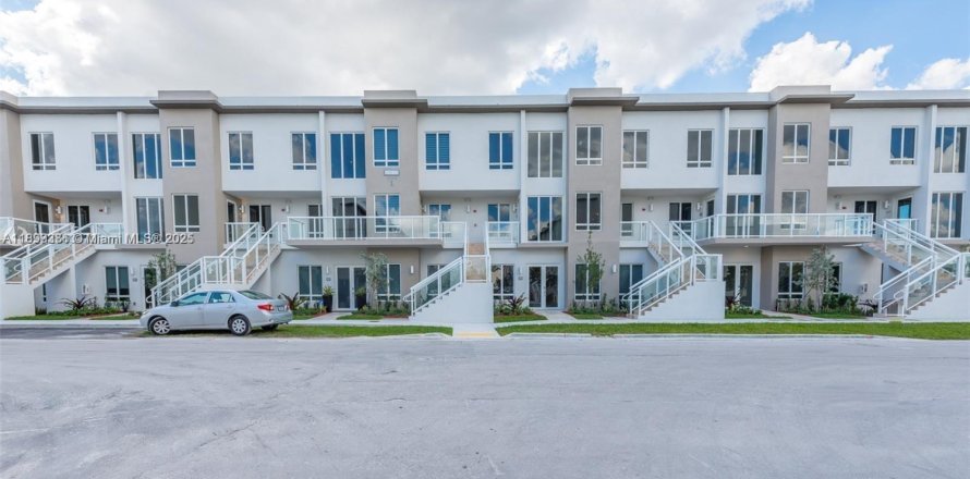 Condo à Doral, Floride, 3 chambres  № 1950836
