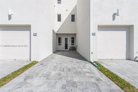 Copropriété à louer à Doral, Floride: 3 chambres, 126.35 m2 № 1950836 - photo 18