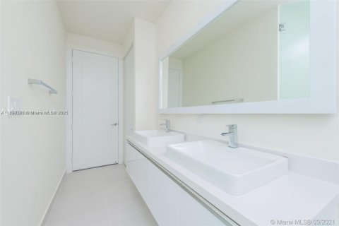 Copropriété à louer à Doral, Floride: 3 chambres, 126.35 m2 № 1950836 - photo 6