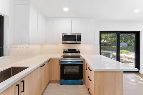 House in Miami Gardens, Florida 3 bedrooms, 126.9 sq.m. № 1893141 - photo 6