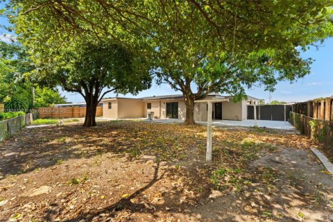 House in Miami Gardens, Florida 3 bedrooms, 126.9 sq.m. № 1893141 - photo 21