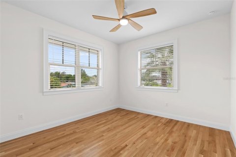 House in Saint Petersburg, Florida 2 bedrooms, 100.33 sq.m. № 1843833 - photo 21