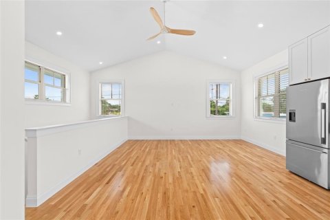 House in Saint Petersburg, Florida 2 bedrooms, 100.33 sq.m. № 1843833 - photo 14
