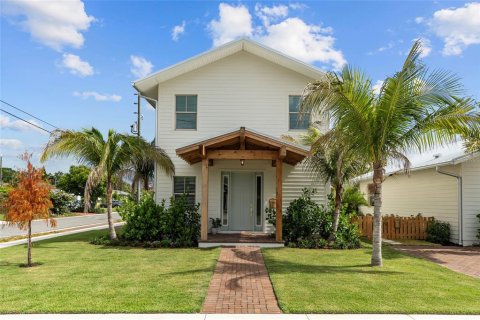 House in Saint Petersburg, Florida 2 bedrooms, 100.33 sq.m. № 1843833 - photo 3
