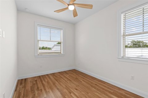 House in Saint Petersburg, Florida 2 bedrooms, 100.33 sq.m. № 1843833 - photo 19