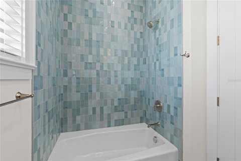 House in Saint Petersburg, Florida 2 bedrooms, 100.33 sq.m. № 1843833 - photo 17