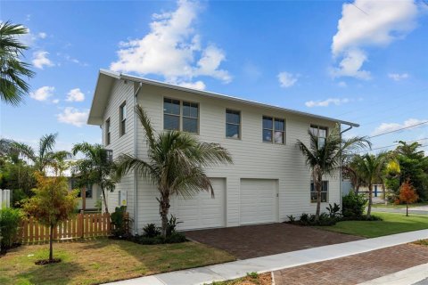 House in Saint Petersburg, Florida 2 bedrooms, 100.33 sq.m. № 1843833 - photo 30