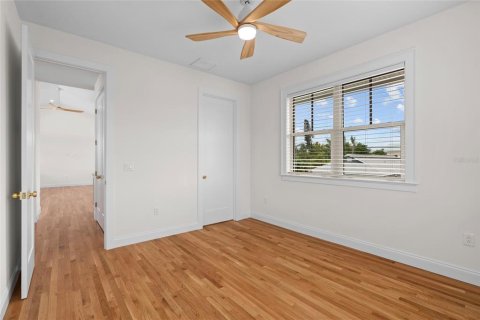 House in Saint Petersburg, Florida 2 bedrooms, 100.33 sq.m. № 1843833 - photo 22