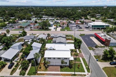 House in Saint Petersburg, Florida 2 bedrooms, 100.33 sq.m. № 1843833 - photo 26