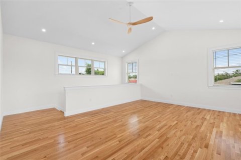House in Saint Petersburg, Florida 2 bedrooms, 100.33 sq.m. № 1843833 - photo 13