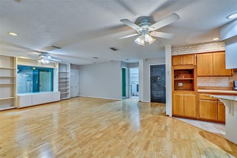 Casa en venta en Gainesville, Florida, 4 dormitorios, 235.88 m2 № 1364028 - foto 6