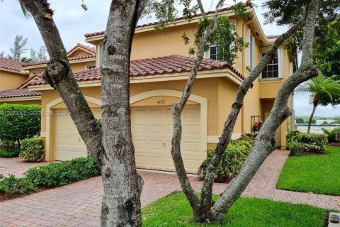 Townhouse in Deerfield Beach, Florida 3 bedrooms, 127.83 sq.m. № 2350647