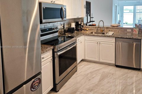 Townhouse in Deerfield Beach, Florida 3 bedrooms, 127.83 sq.m. № 2350647 - photo 6