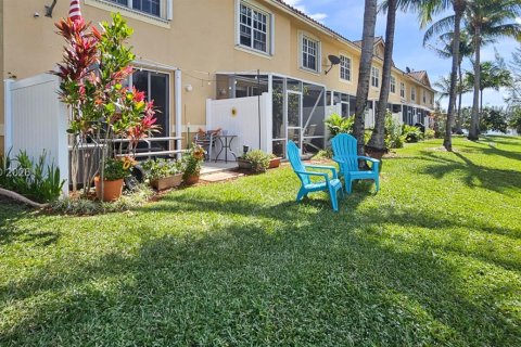 Townhouse in Deerfield Beach, Florida 3 bedrooms, 127.83 sq.m. № 2350647 - photo 8