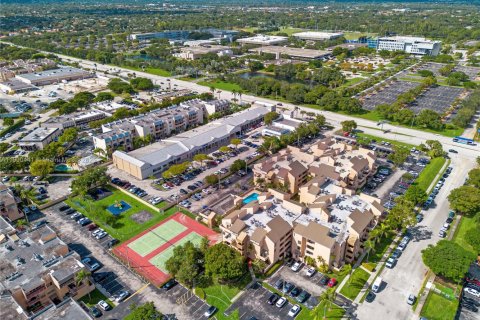 Снять в аренду кондоминиум в Майами, Флорида 3 спальни, 110.55м2, № 1951874 - фото 11