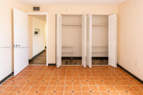 Снять в аренду кондоминиум в Майами, Флорида 3 спальни, 110.55м2, № 1951874 - фото 29