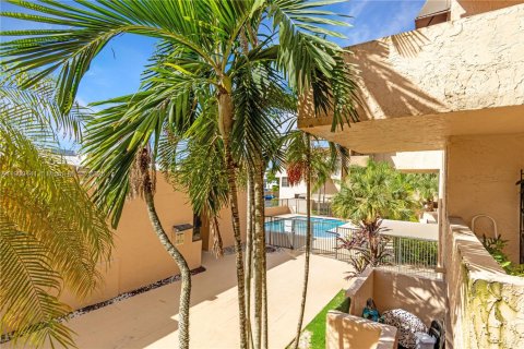 Снять в аренду кондоминиум в Майами, Флорида 3 спальни, 110.55м2, № 1951874 - фото 8