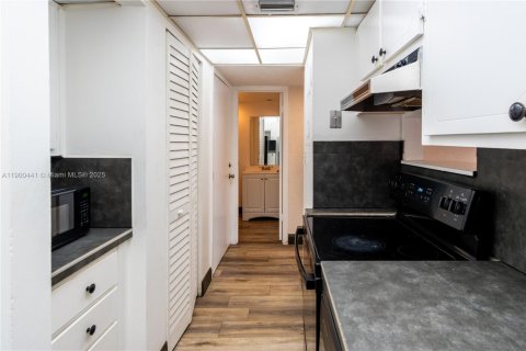 Снять в аренду кондоминиум в Майами, Флорида 3 спальни, 110.55м2, № 1951874 - фото 5