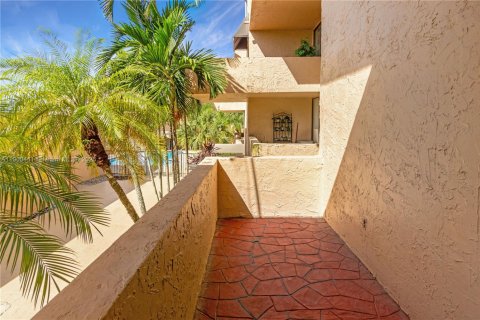 Снять в аренду кондоминиум в Майами, Флорида 3 спальни, 110.55м2, № 1951874 - фото 7