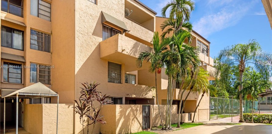 Кондоминиум с 3 спальнями в Майами, Флорида № 1951874