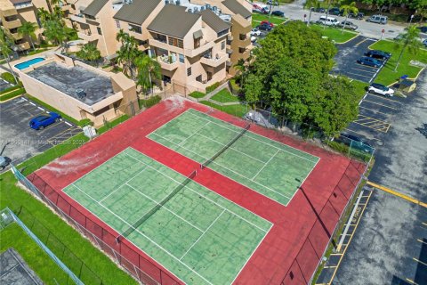 Снять в аренду кондоминиум в Майами, Флорида 3 спальни, 110.55м2, № 1951874 - фото 13