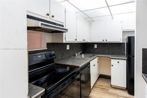 Снять в аренду кондоминиум в Майами, Флорида 3 спальни, 110.55м2, № 1951874 - фото 26