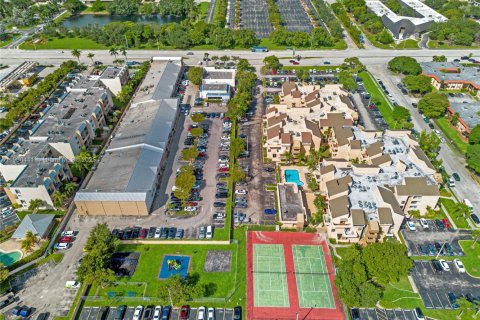 Снять в аренду кондоминиум в Майами, Флорида 3 спальни, 110.55м2, № 1951874 - фото 12