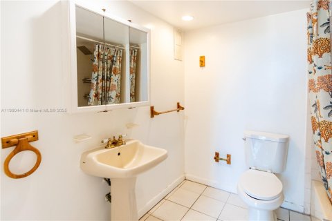 Снять в аренду кондоминиум в Майами, Флорида 3 спальни, 110.55м2, № 1951874 - фото 18