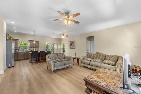 Casa en venta en Weeki Wachee, Florida, 3 dormitorios, 142.98 m2 № 2092082 - foto 4