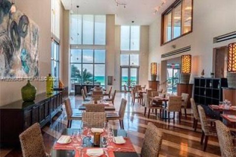 Condo in Sunny Isles Beach, Florida, 1 bedroom  № 2399660 - photo 16