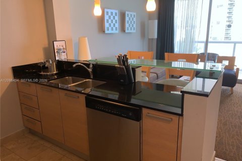 Condo in Sunny Isles Beach, Florida, 1 bedroom  № 2399660 - photo 3